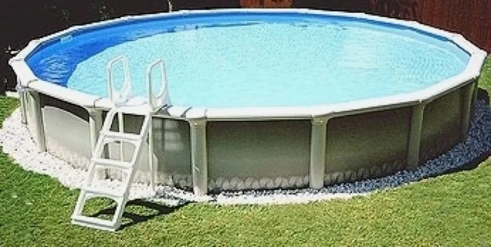 Above-ground pool with entry ladder